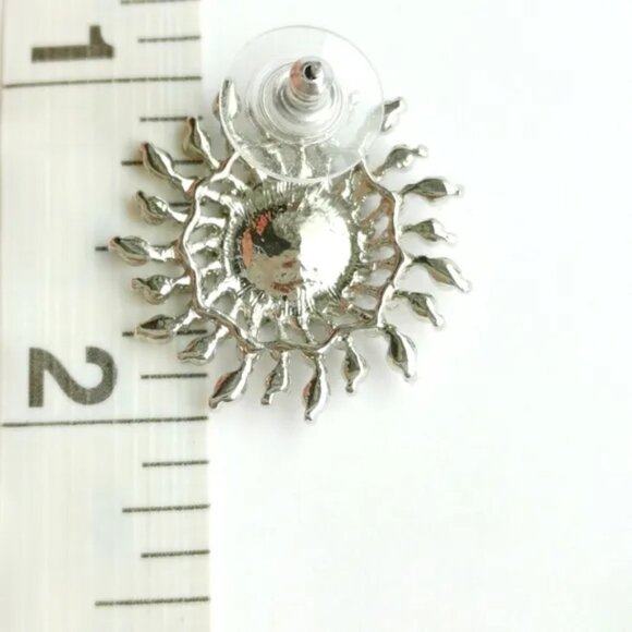 NWT Sunburst earrings in Swarovski Crystal Silver tone - Picture 3 of 4